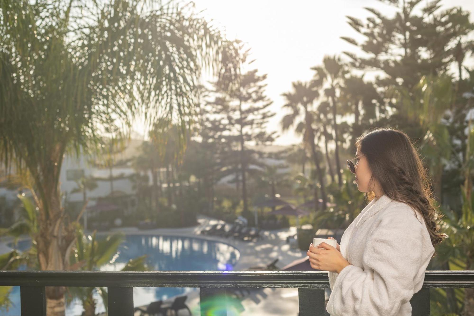 Pullman Mazagan Royal Golf & Spa El Jadida Exterior foto A woman wearing a bathrobe